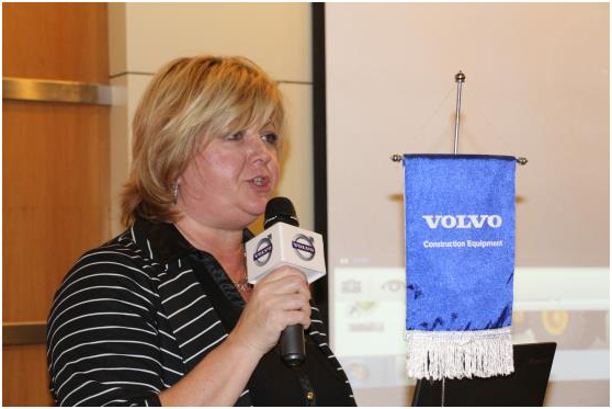 The carrier aircraft unveiling ceremony was held in Jinan 